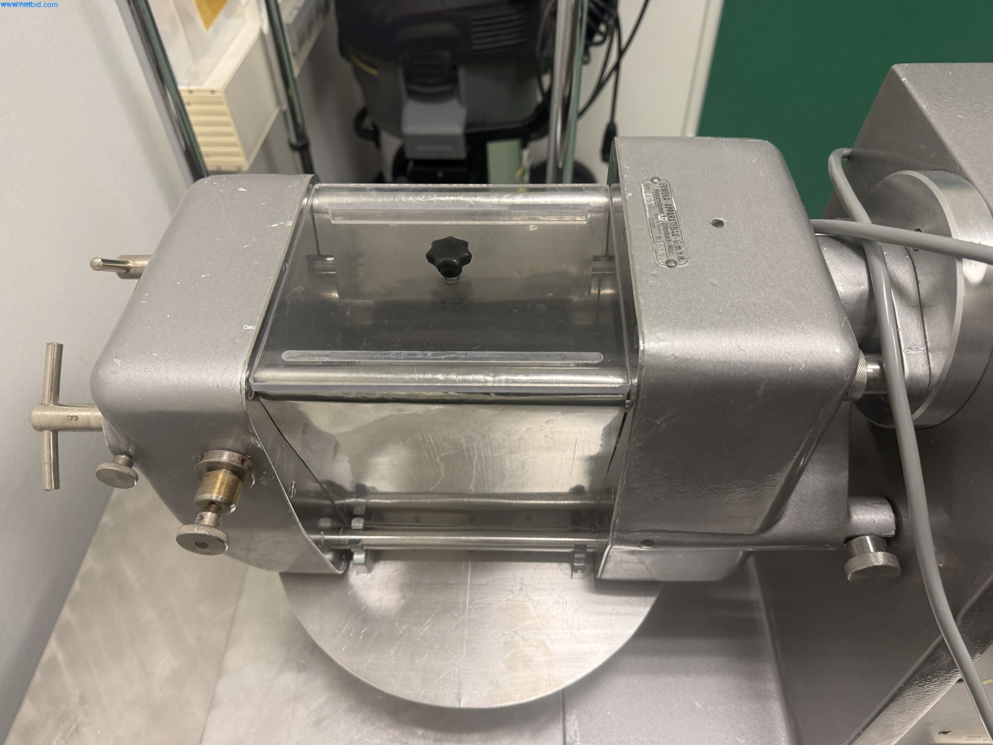 Instalações de produção e embalagem farmacêuticas / Equipamentos de laboratório e operacionais-4