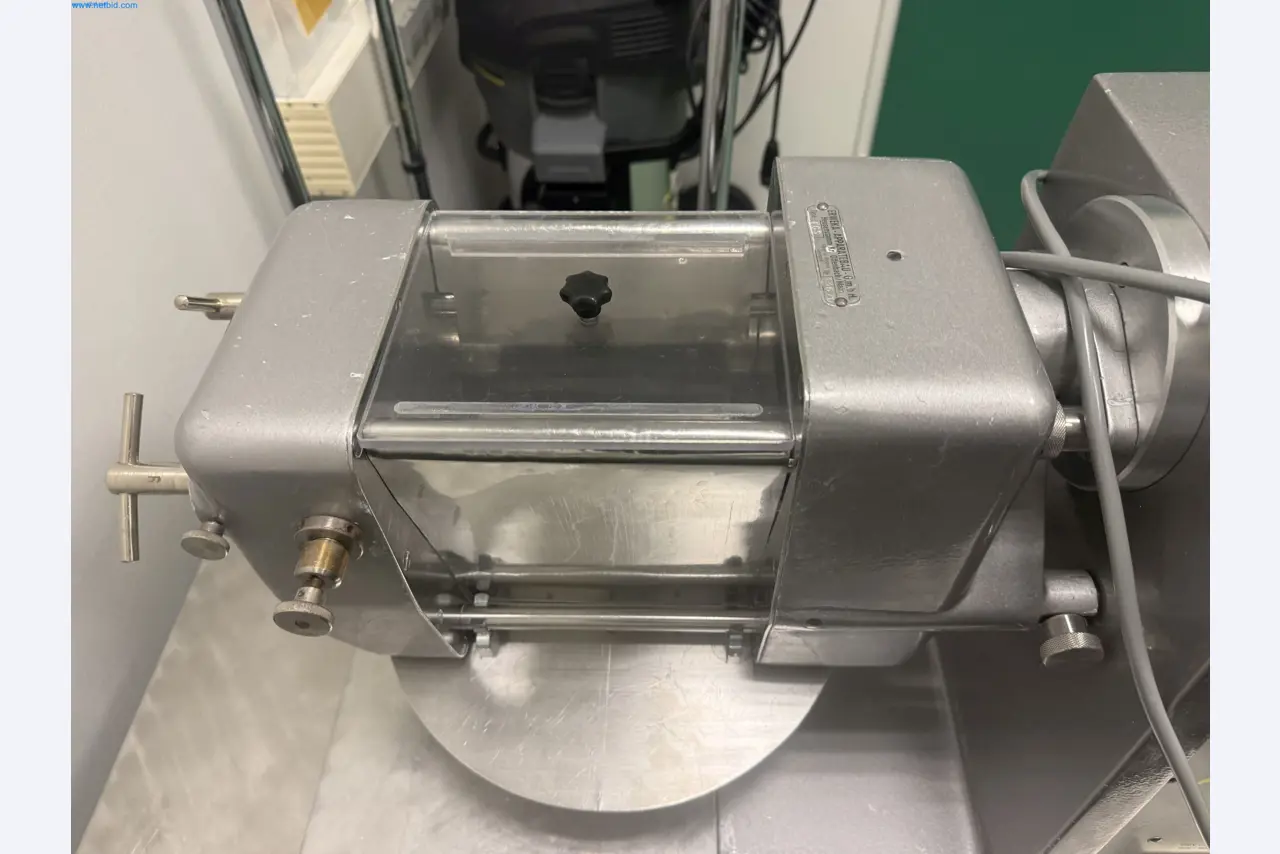 Instalações de produção e embalagem farmacêuticas / Equipamentos de laboratório e operacionais-4