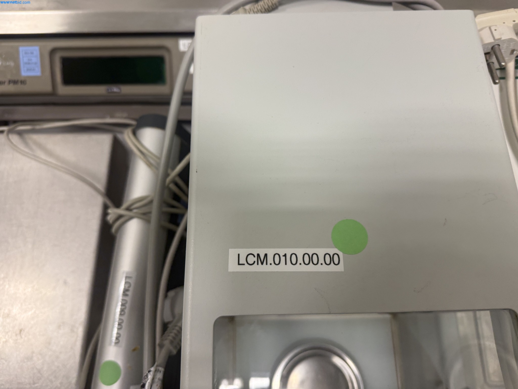 Instalações de produção e embalagem farmacêuticas / Equipamentos de laboratório e operacionais-11