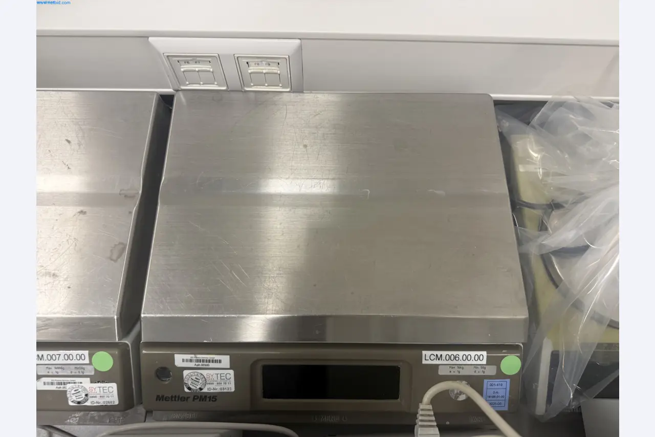 Instalações de produção e embalagem farmacêuticas / Equipamentos de laboratório e operacionais-24