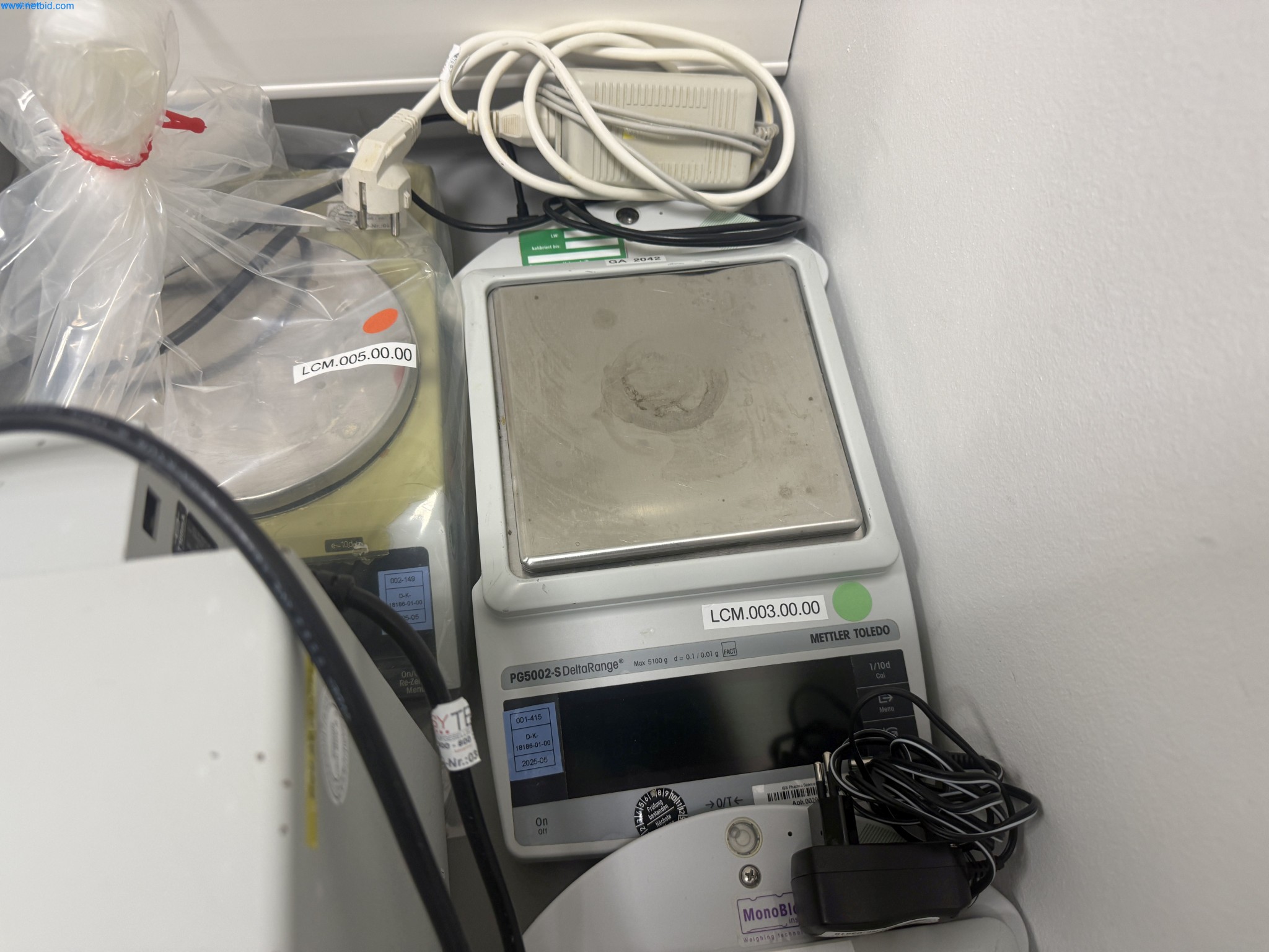 Instalações de produção e embalagem farmacêuticas / Equipamentos de laboratório e operacionais-26