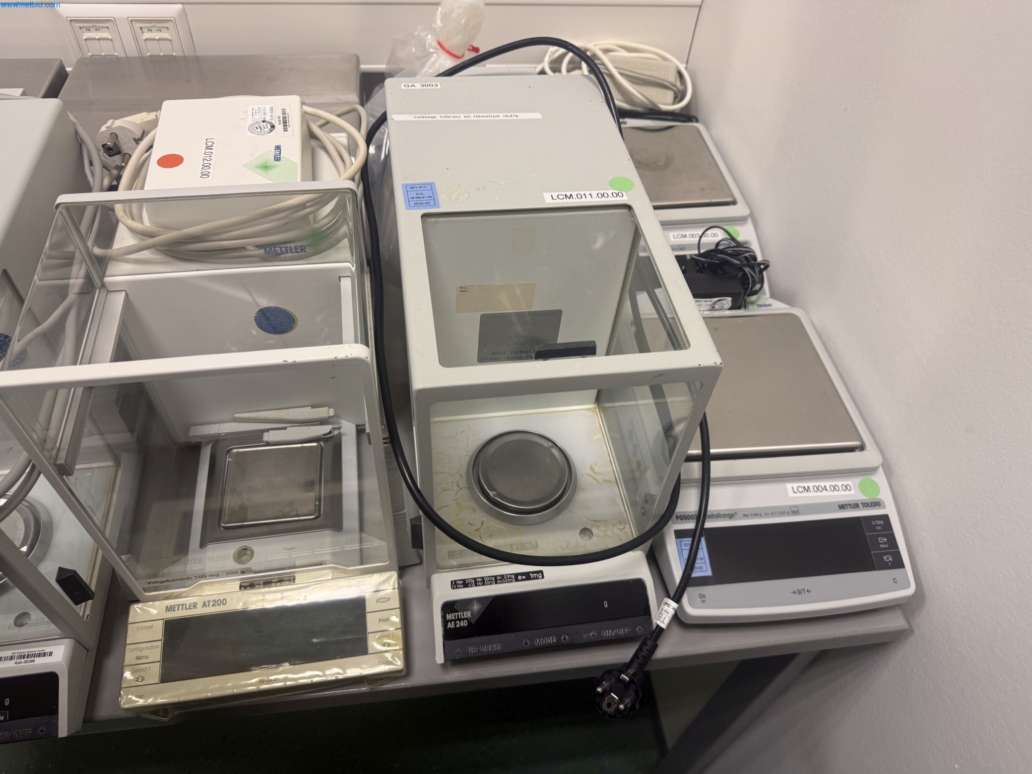 Instalações de produção e embalagem farmacêuticas / Equipamentos de laboratório e operacionais-4
