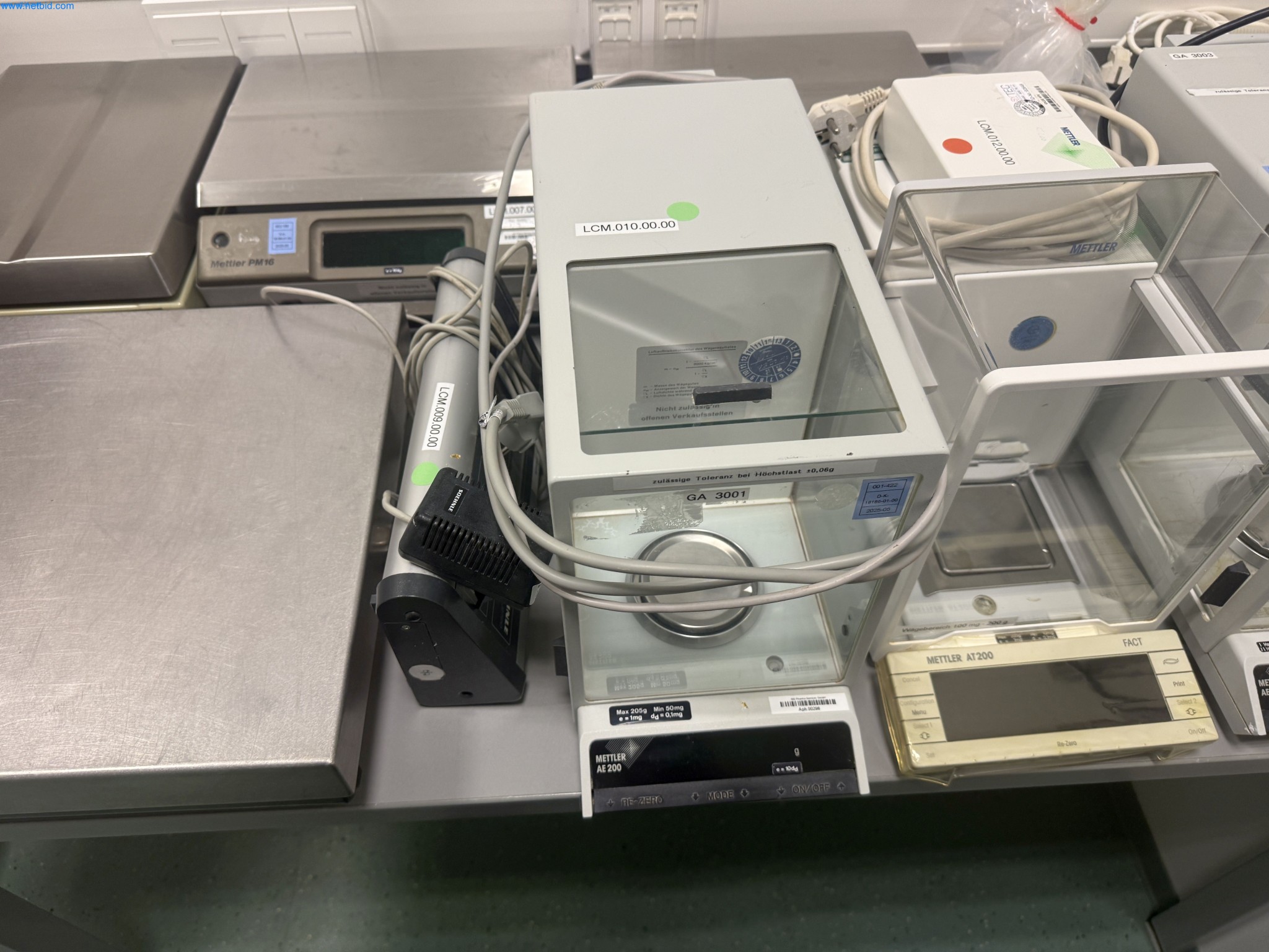 Instalações de produção e embalagem farmacêuticas / Equipamentos de laboratório e operacionais-8