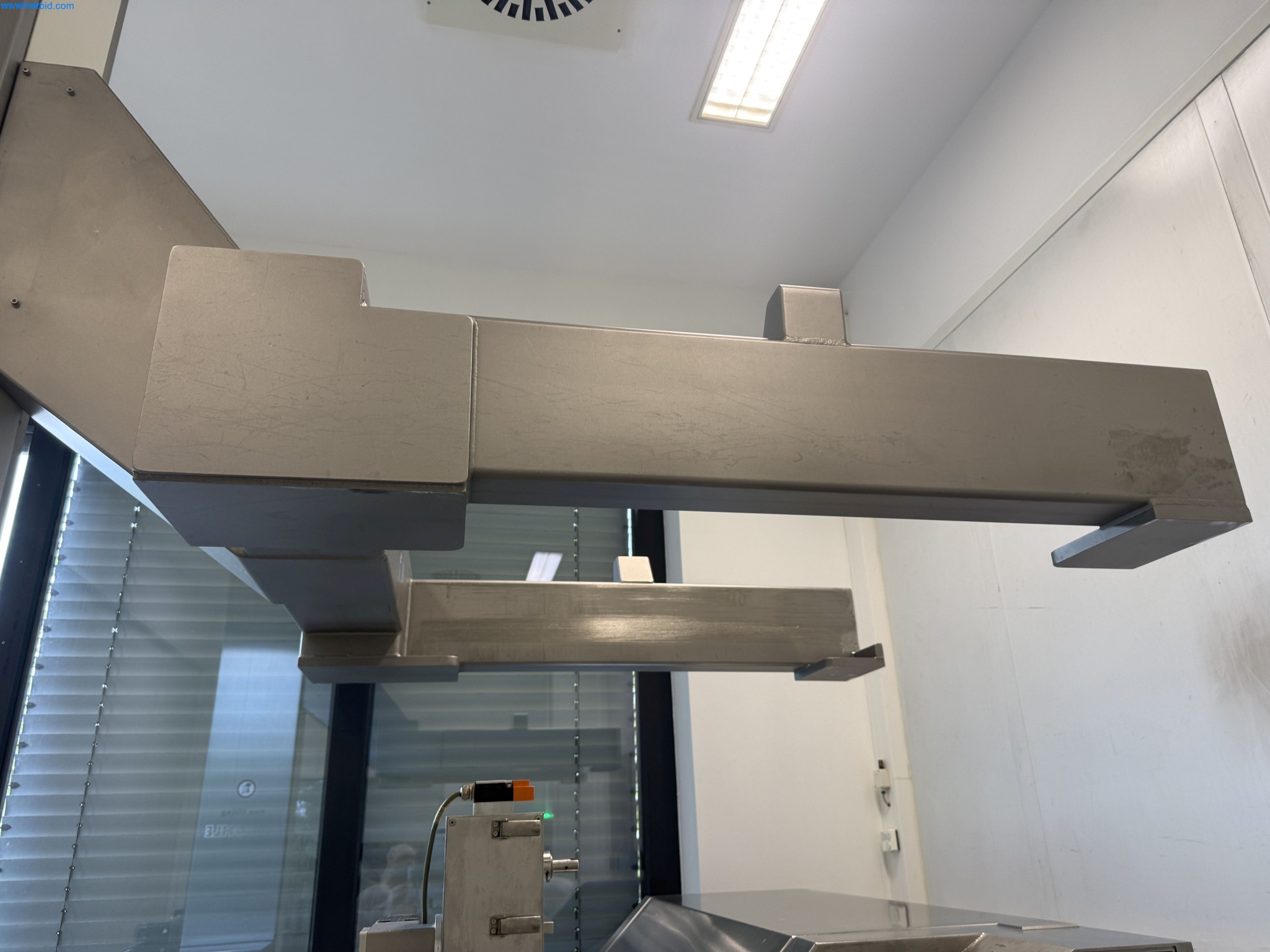 Instalações de produção e embalagem farmacêuticas / Equipamentos de laboratório e operacionais-2