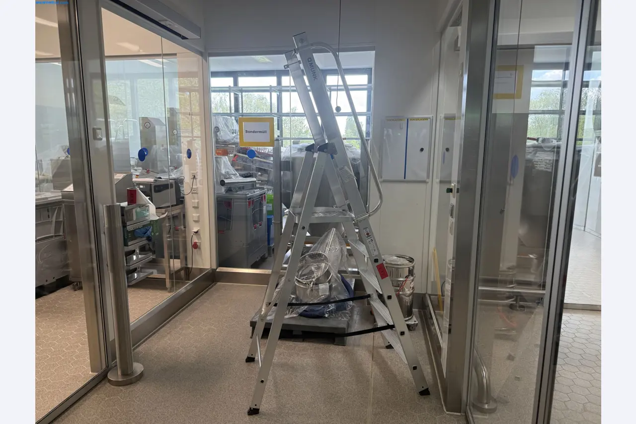 Instalações de produção e embalagem farmacêuticas / Equipamentos de laboratório e operacionais-1