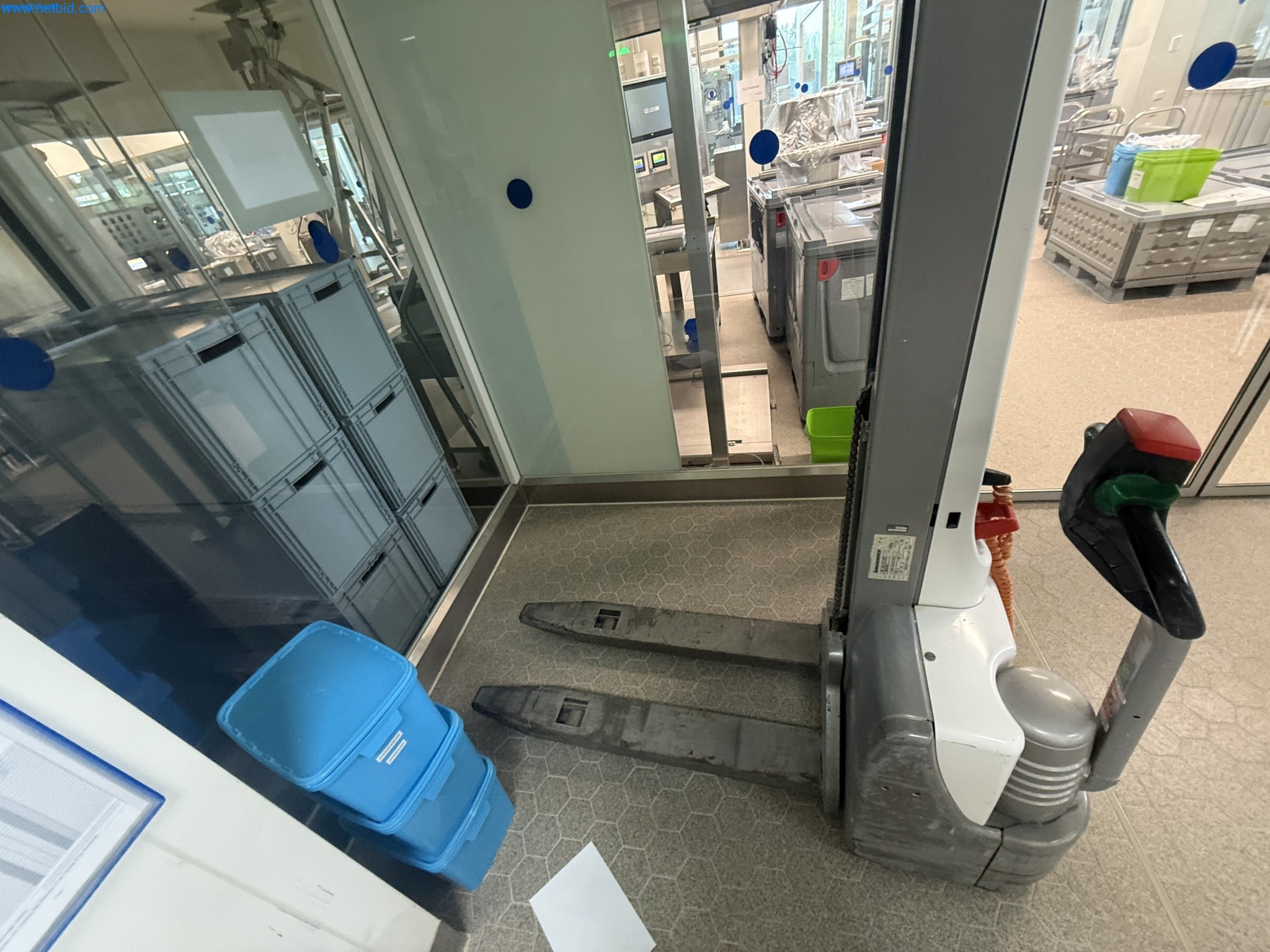 Instalações de produção e embalagem farmacêuticas / Equipamentos de laboratório e operacionais-2