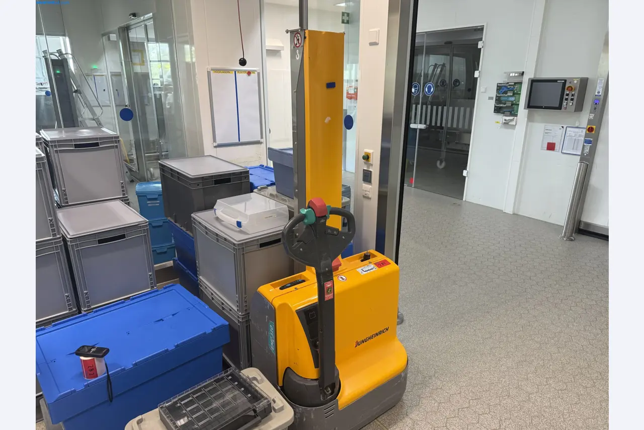 Instalações de produção e embalagem farmacêuticas / Equipamentos de laboratório e operacionais-1