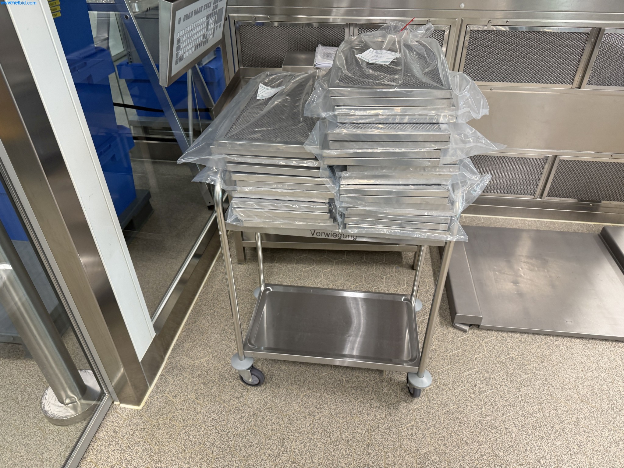 Instalações de produção e embalagem farmacêuticas / Equipamentos de laboratório e operacionais-7