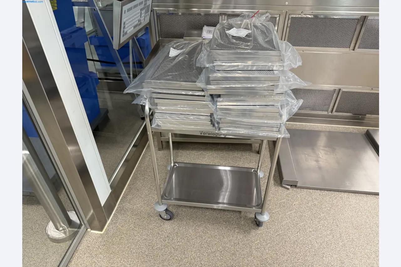 Instalações de produção e embalagem farmacêuticas / Equipamentos de laboratório e operacionais-7
