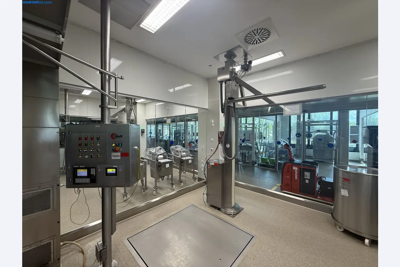 Instalações de produção e embalagem farmacêuticas / Equipamentos de laboratório e operacionais-1