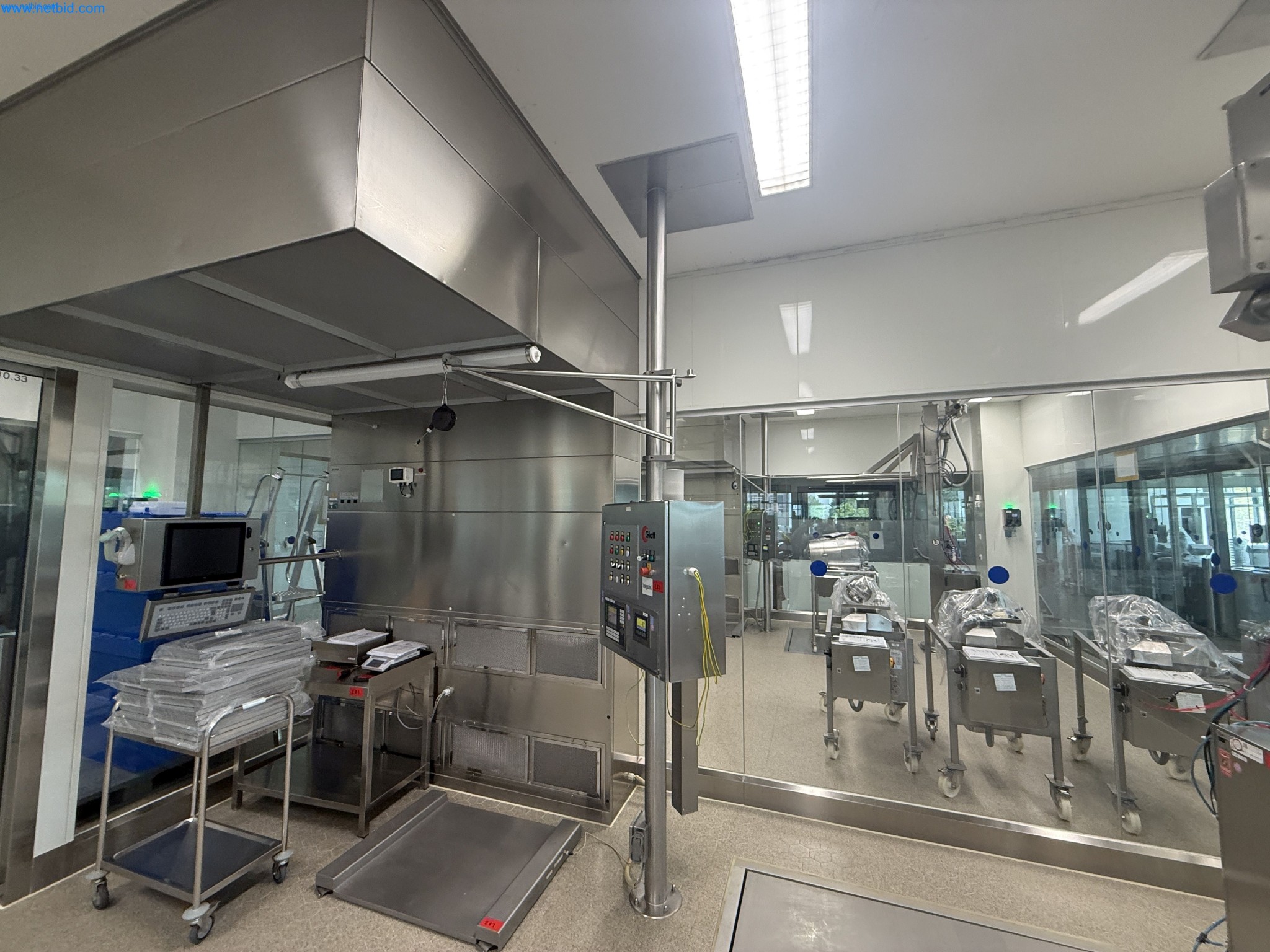 Instalações de produção e embalagem farmacêuticas / Equipamentos de laboratório e operacionais-7