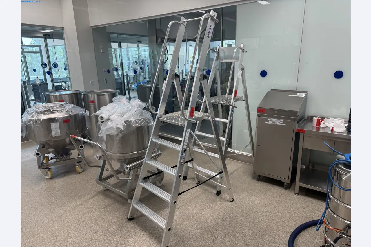 Instalações de produção e embalagem farmacêuticas / Equipamentos de laboratório e operacionais-1