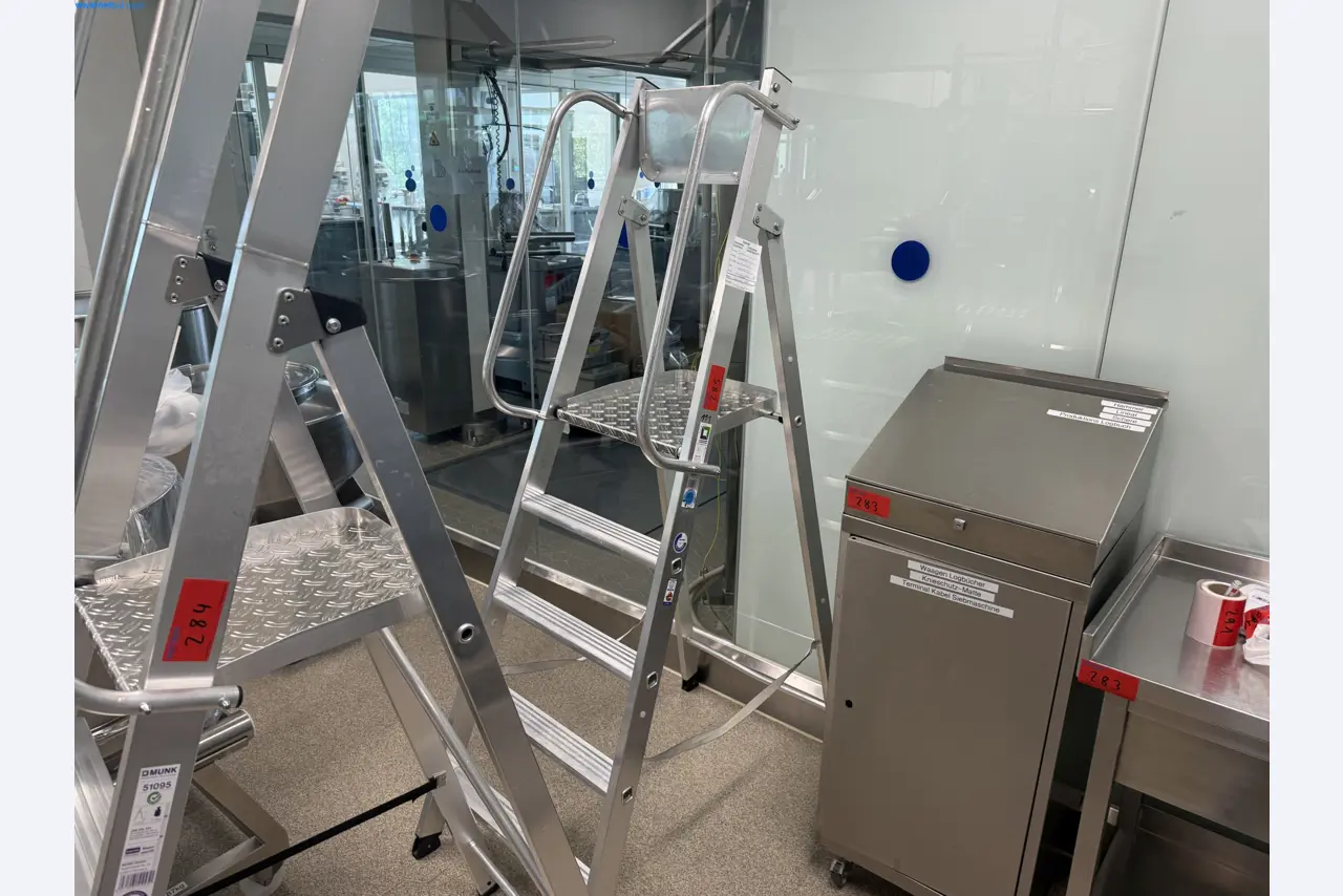 Instalações de produção e embalagem farmacêuticas / Equipamentos de laboratório e operacionais-1
