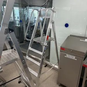 Escada dobrável de alumínio Günzburger