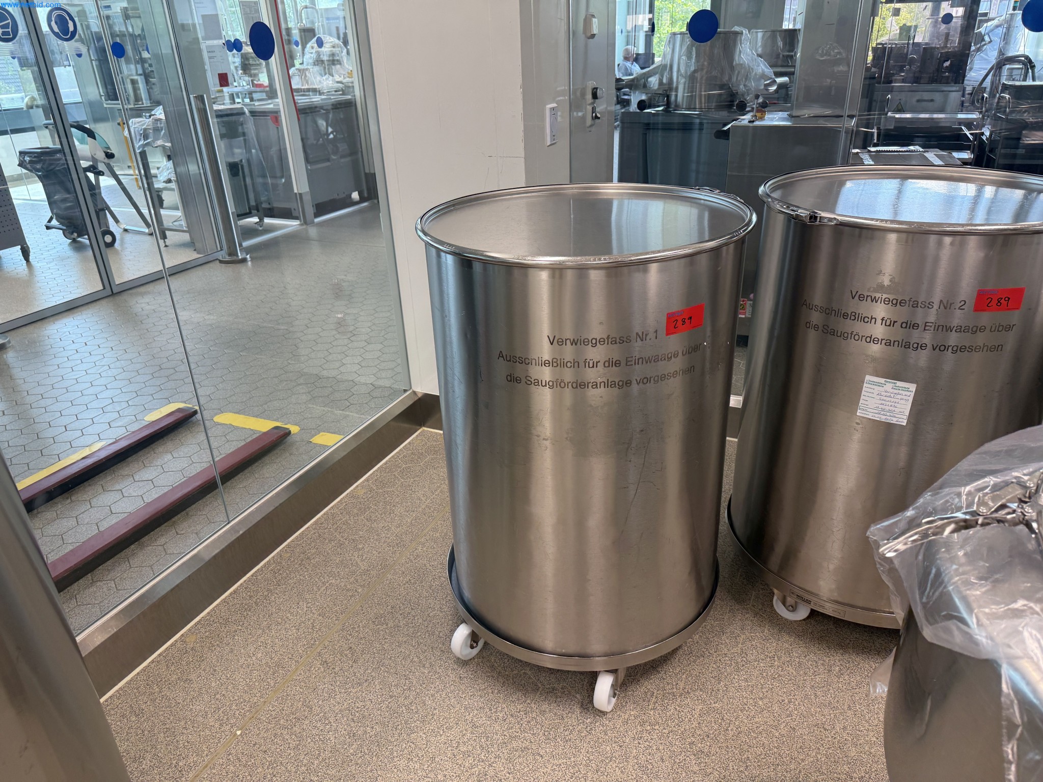 Instalações de produção e embalagem farmacêuticas / Equipamentos de laboratório e operacionais-2