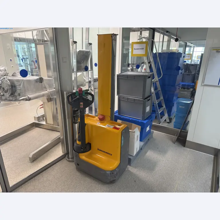 Instalações de produção e embalagem farmacêuticas / Equipamentos de laboratório e operacionais-1