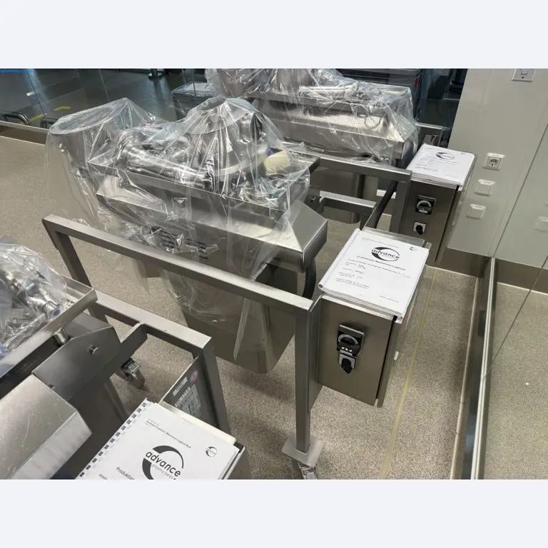 Instalações de produção e embalagem farmacêuticas / Equipamentos de laboratório e operacionais-1