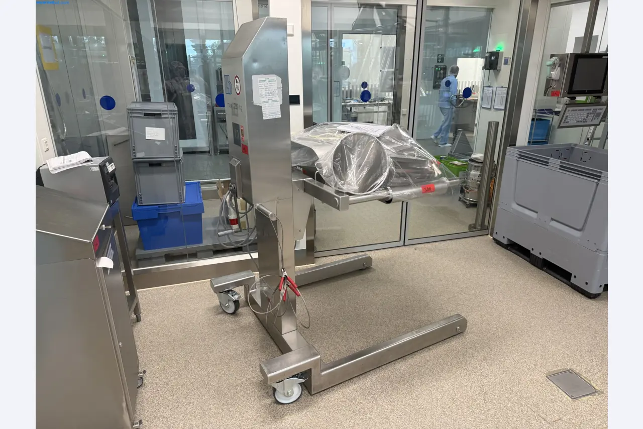 Instalações de produção e embalagem farmacêuticas / Equipamentos de laboratório e operacionais-1