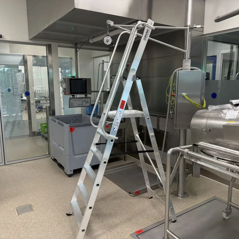 Escada dobrável de alumínio