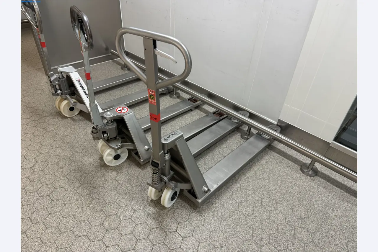 Instalações de produção e embalagem farmacêuticas / Equipamentos de laboratório e operacionais-1