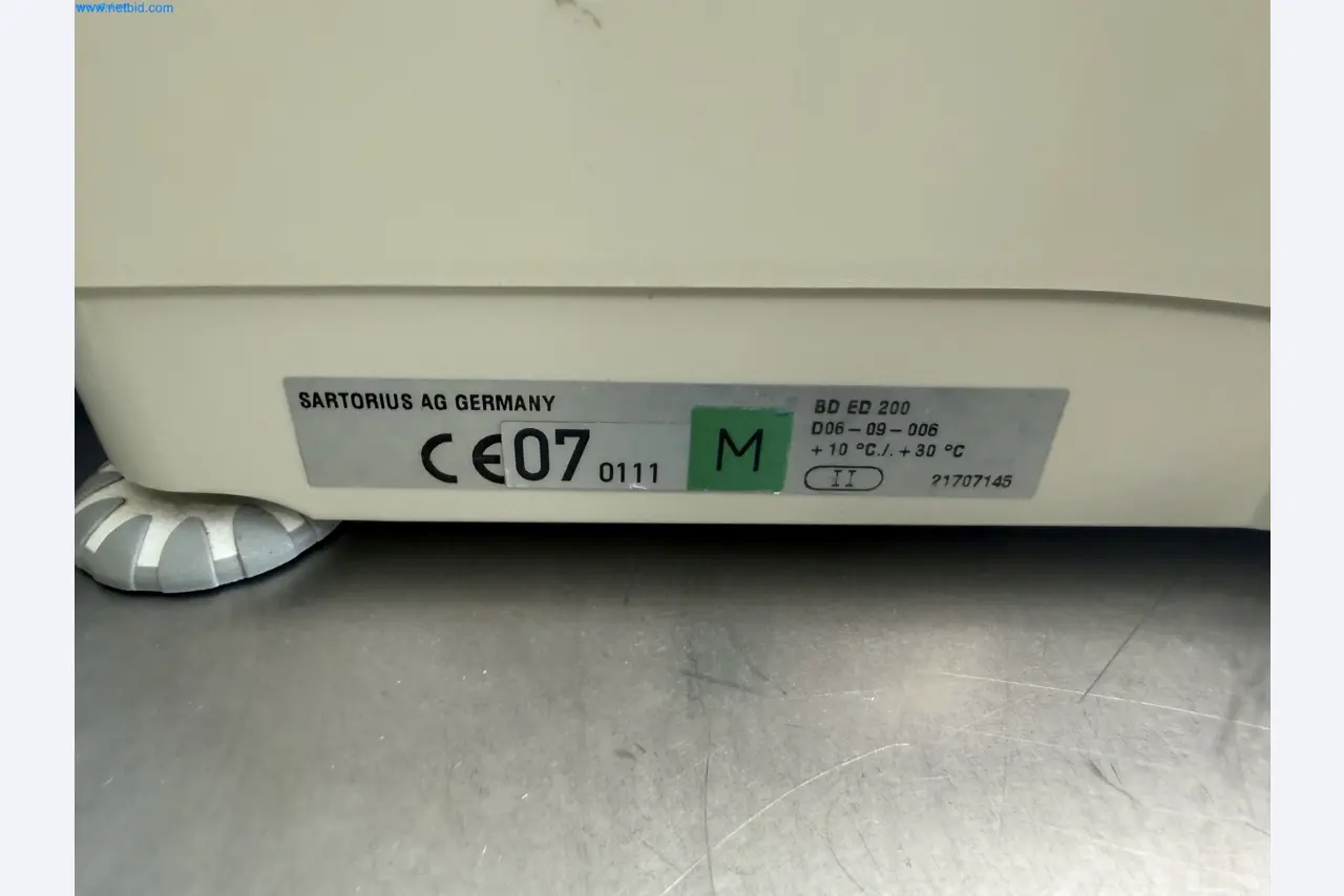 Instalações de produção e embalagem farmacêuticas / Equipamentos de laboratório e operacionais-2