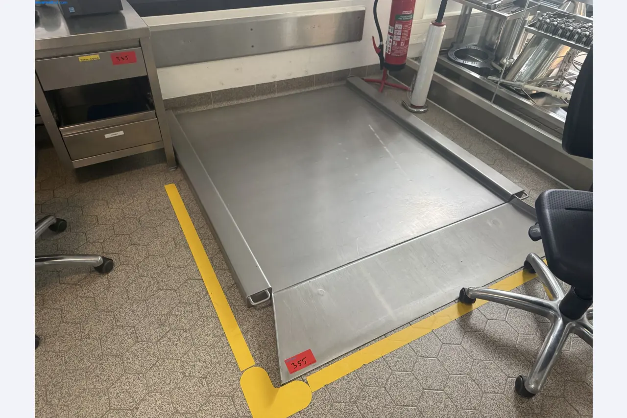 Instalações de produção e embalagem farmacêuticas / Equipamentos de laboratório e operacionais-1