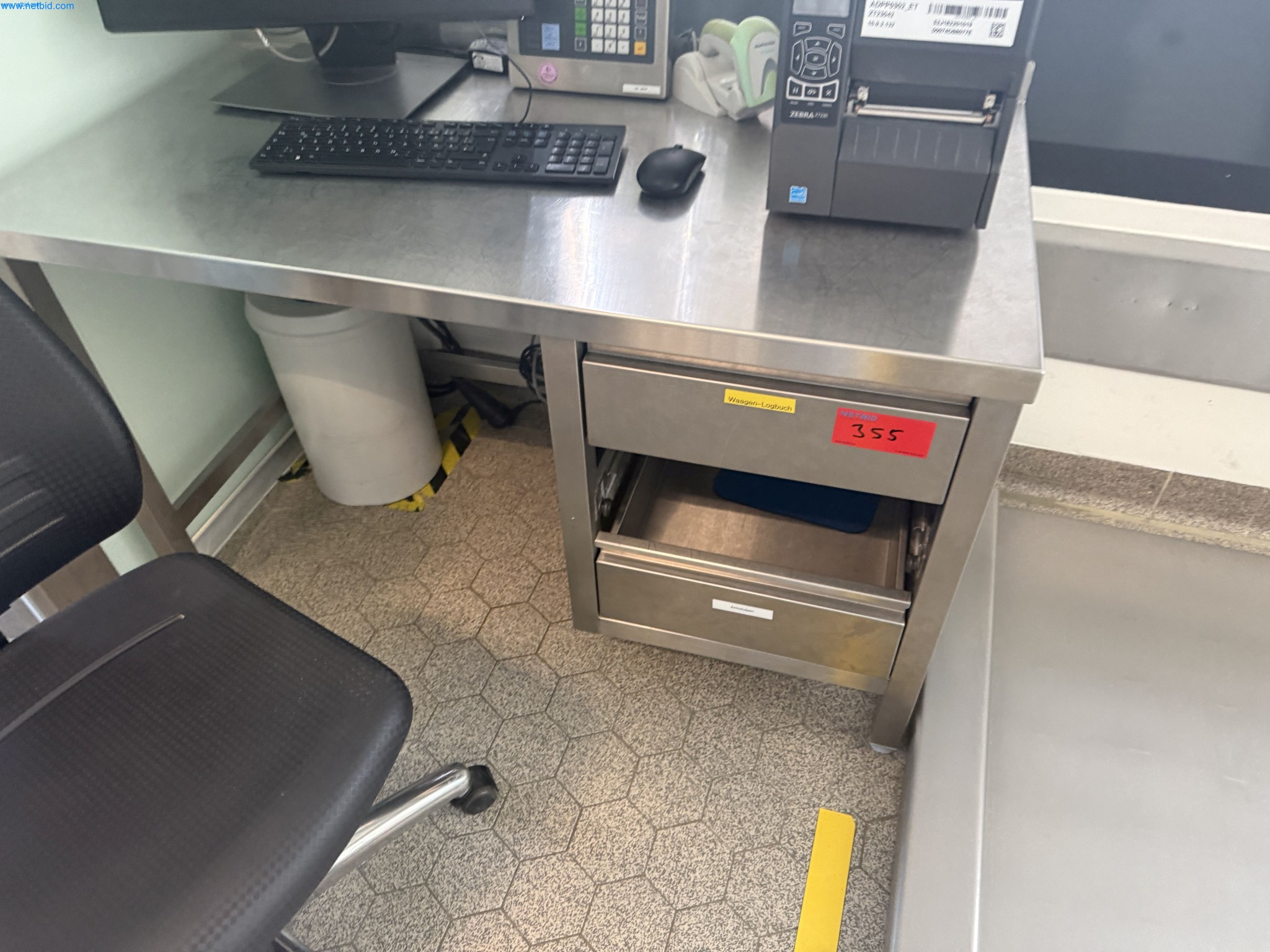 Instalações de produção e embalagem farmacêuticas / Equipamentos de laboratório e operacionais-2