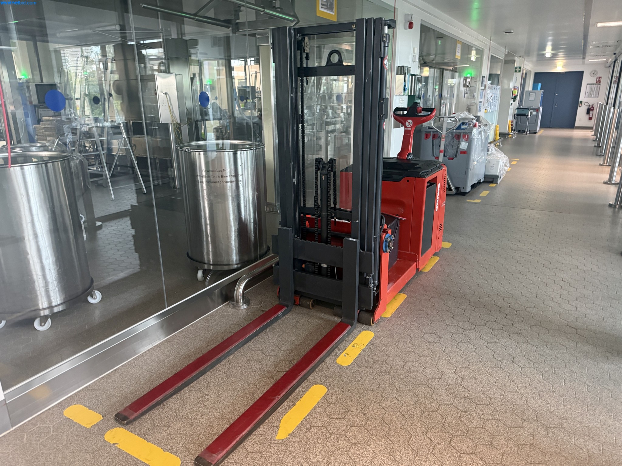 Instalações de produção e embalagem farmacêuticas / Equipamentos de laboratório e operacionais-2