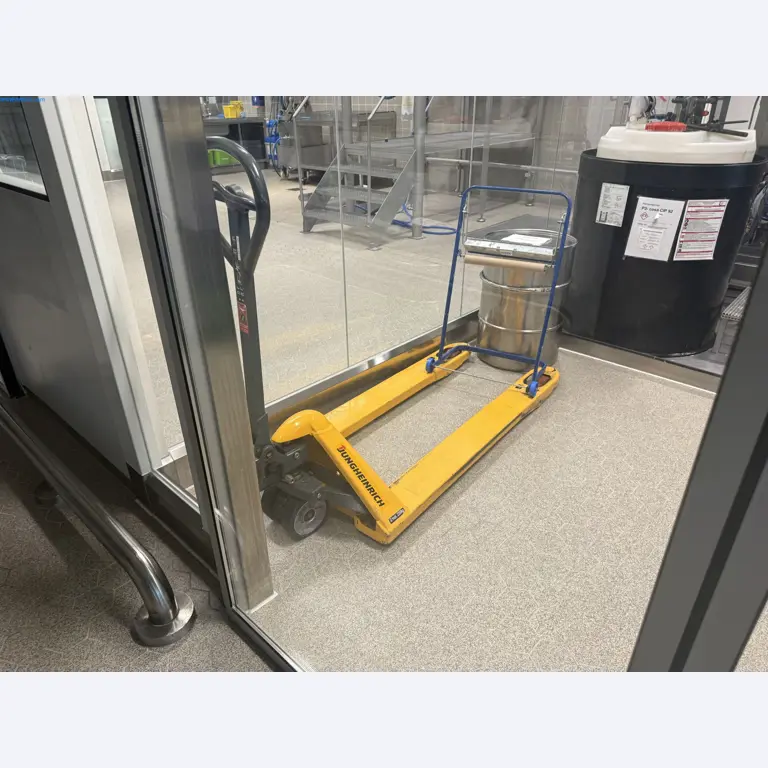 Instalações de produção e embalagem farmacêuticas / Equipamentos de laboratório e operacionais-1