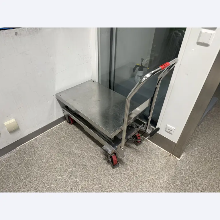 Instalações de produção e embalagem farmacêuticas / Equipamentos de laboratório e operacionais-1