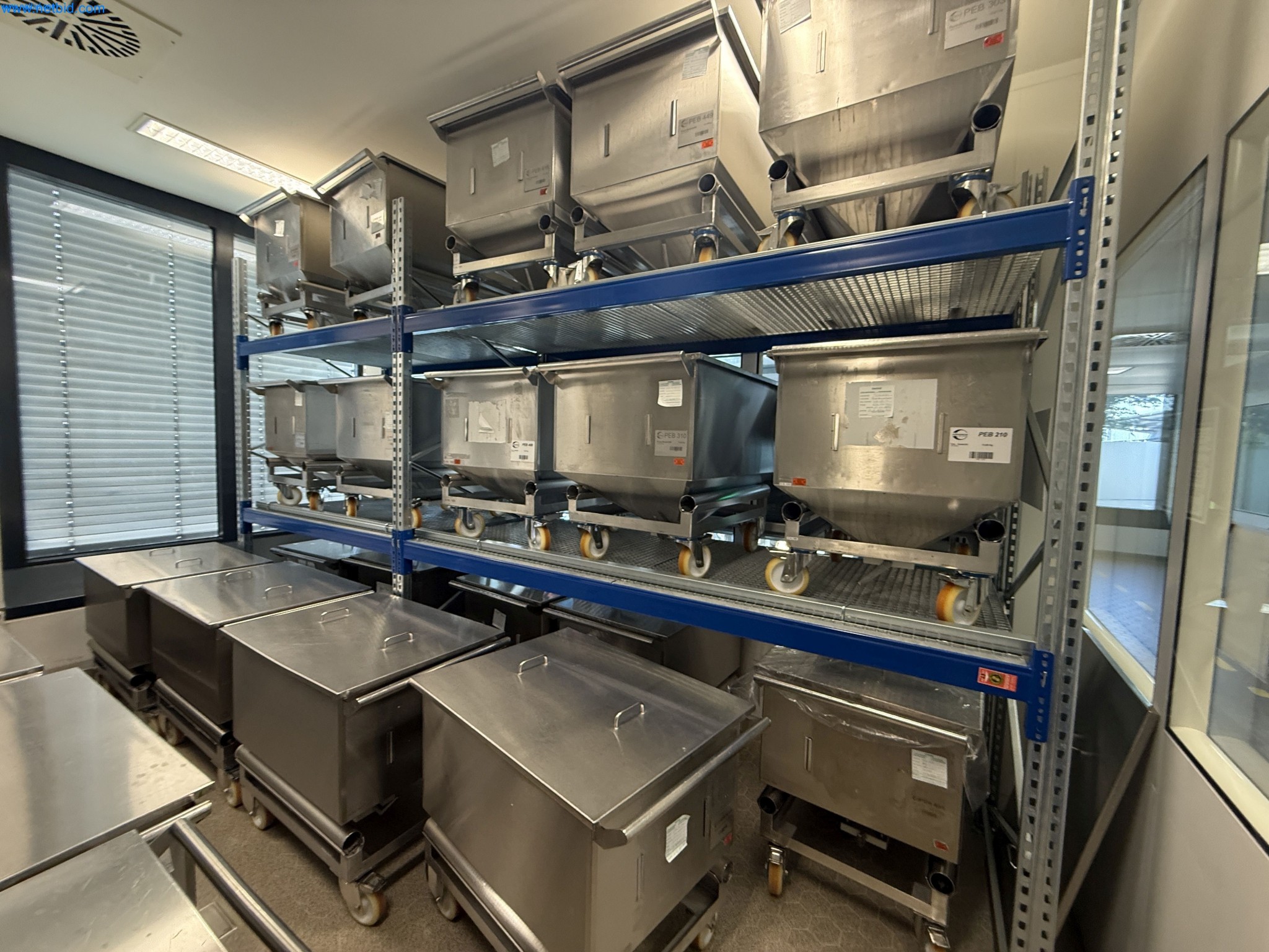 Instalações de produção e embalagem farmacêuticas / Equipamentos de laboratório e operacionais-3