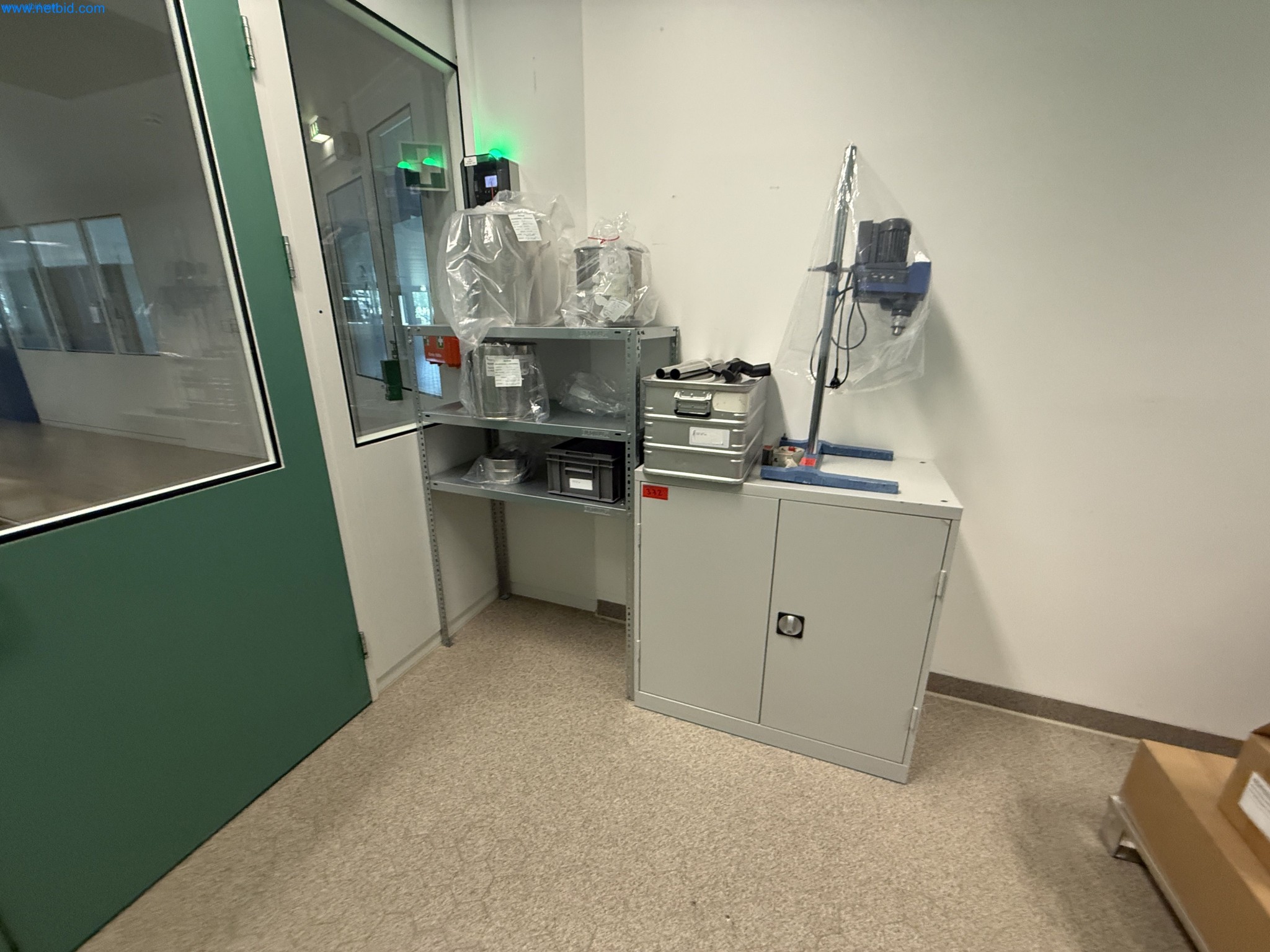 Instalações de produção e embalagem farmacêuticas / Equipamentos de laboratório e operacionais-2