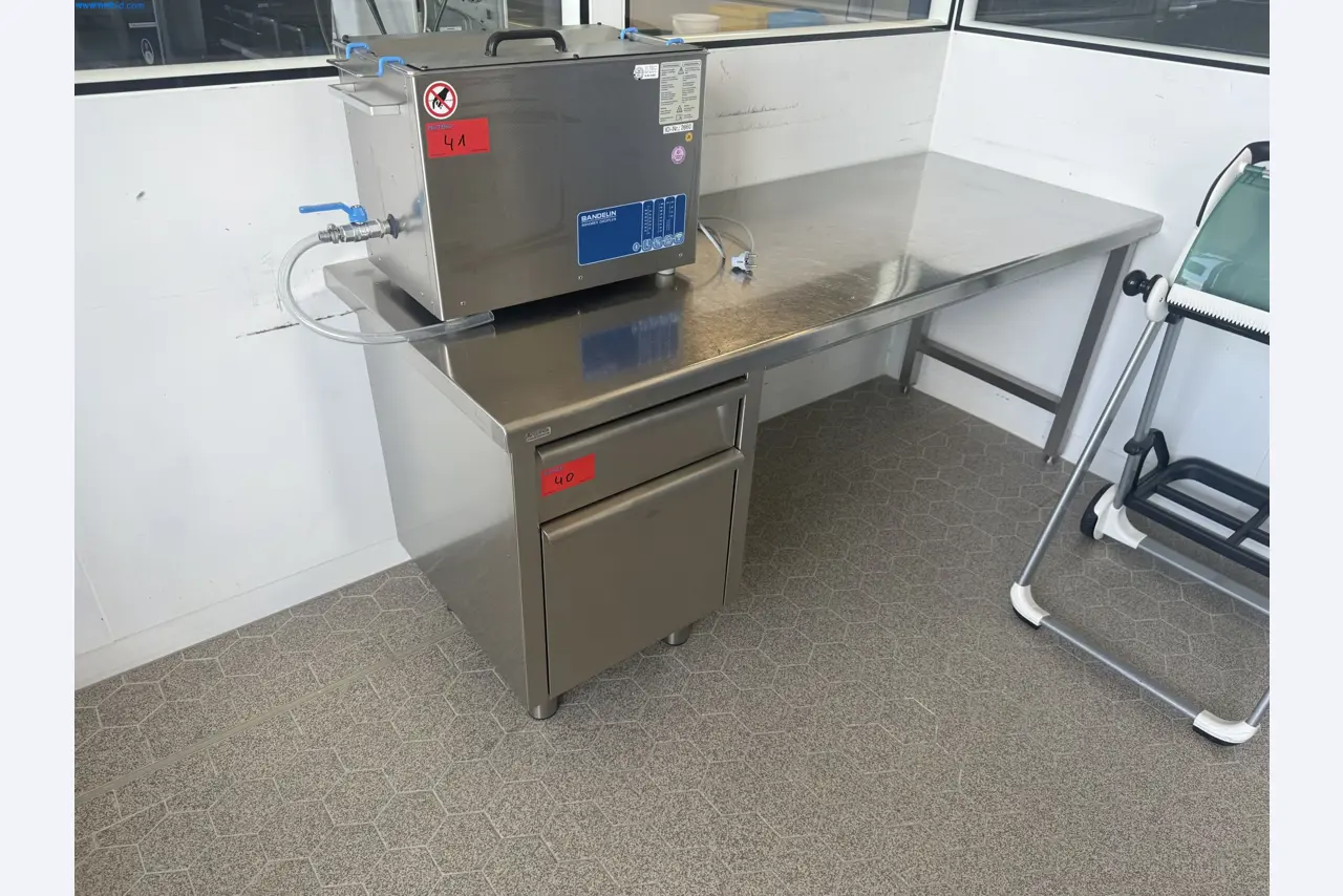 Instalações de produção e embalagem farmacêuticas / Equipamentos de laboratório e operacionais-1