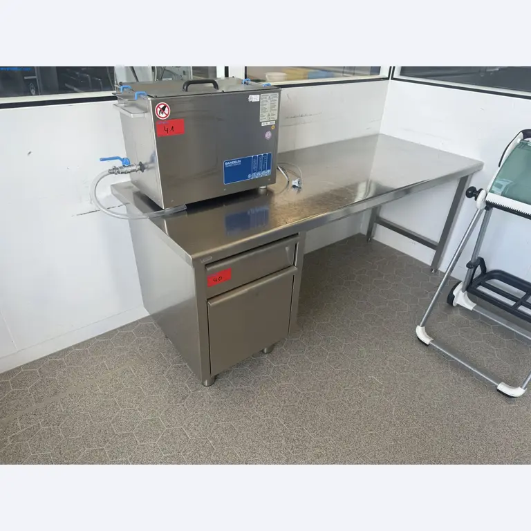 Instalações de produção e embalagem farmacêuticas / Equipamentos de laboratório e operacionais-1