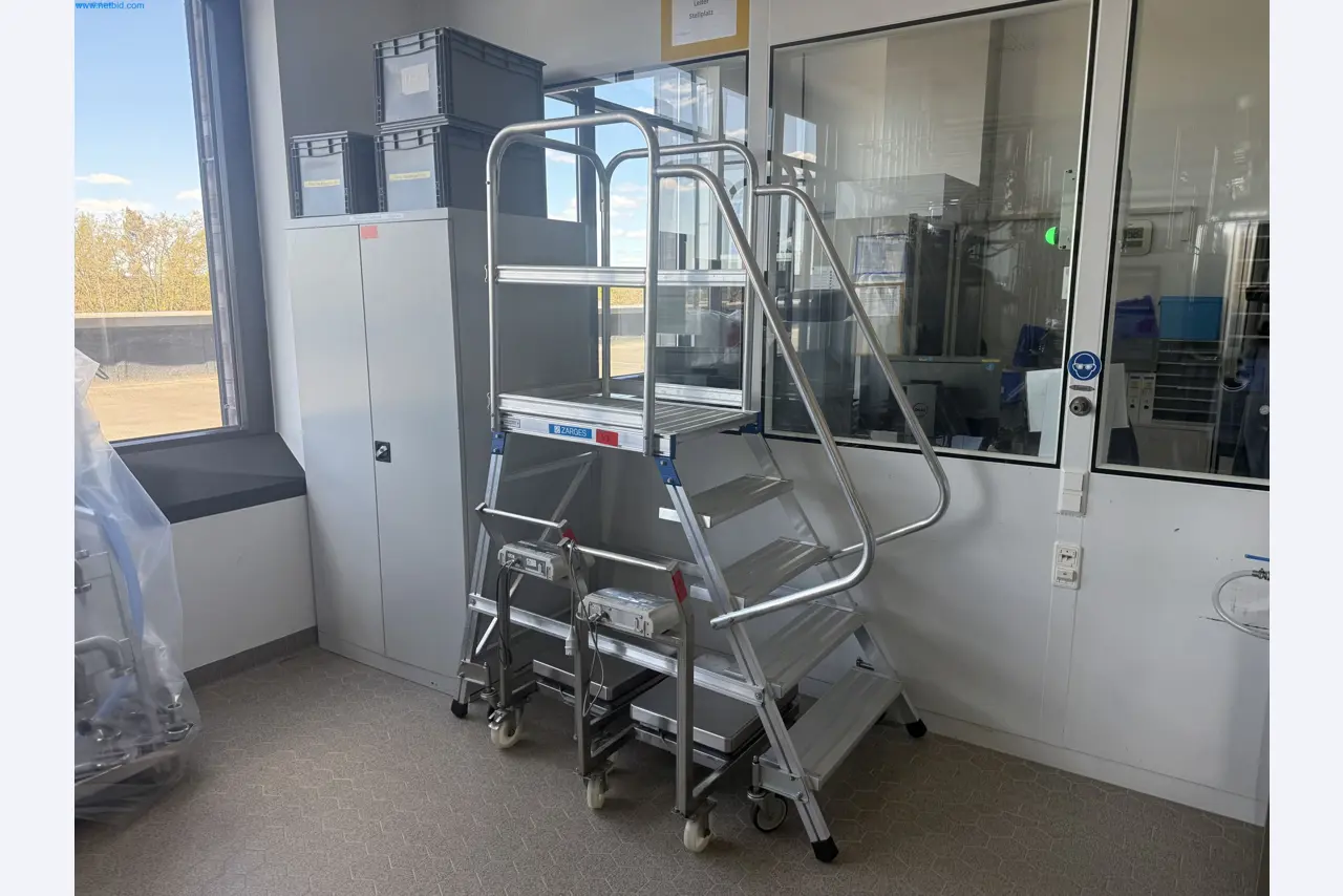 Instalações de produção e embalagem farmacêuticas / Equipamentos de laboratório e operacionais-1