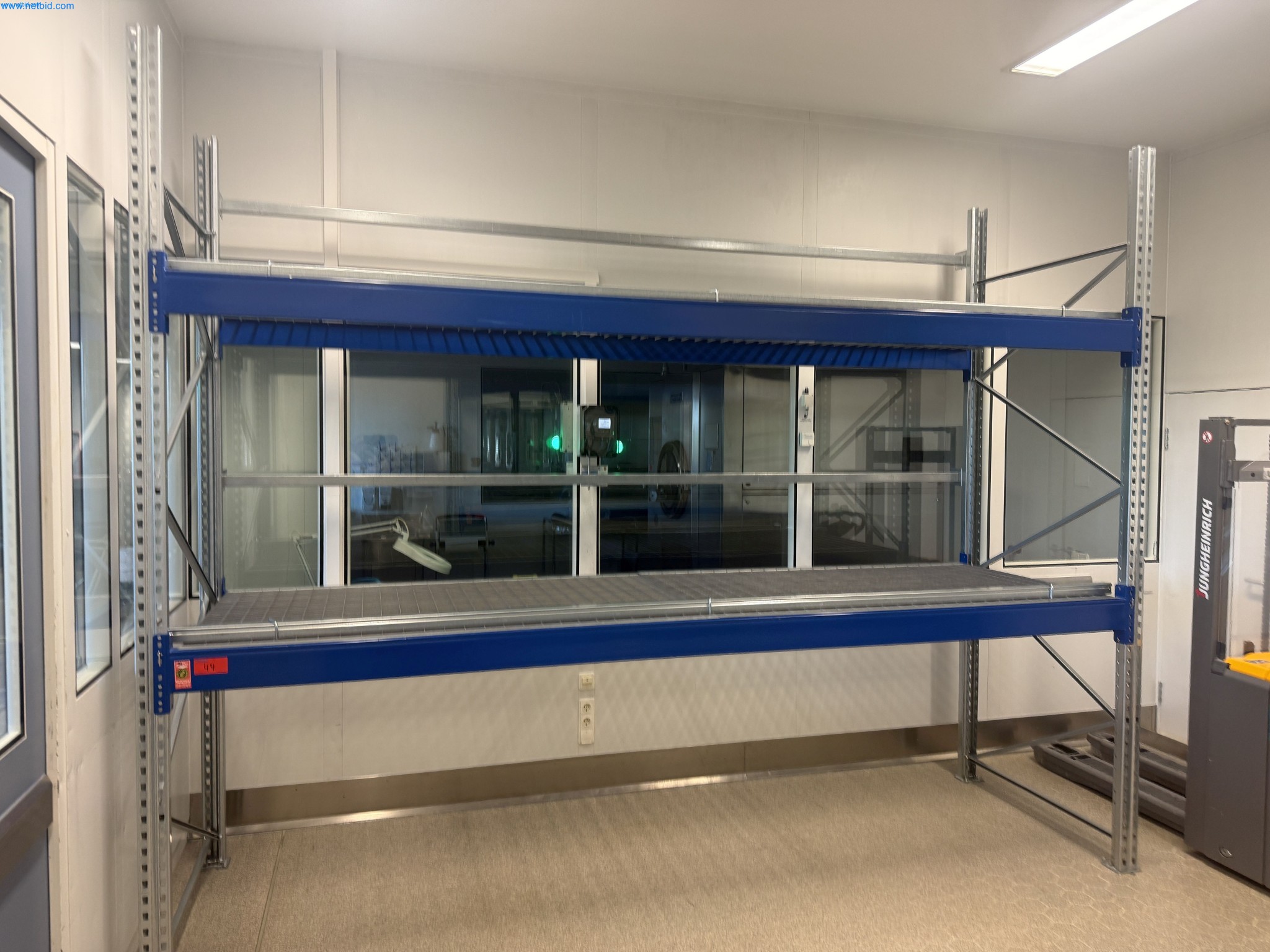 Instalações de produção e embalagem farmacêuticas / Equipamentos de laboratório e operacionais-4