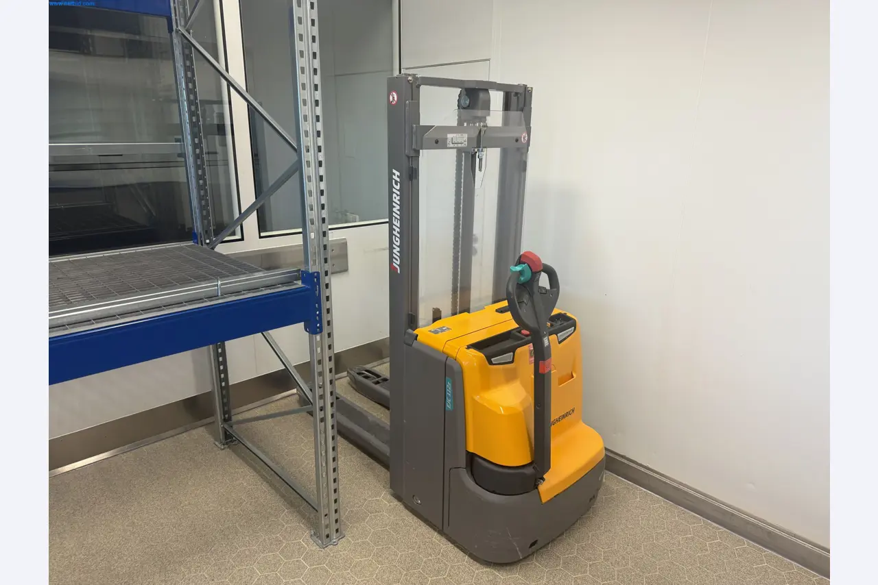 Instalações de produção e embalagem farmacêuticas / Equipamentos de laboratório e operacionais-1