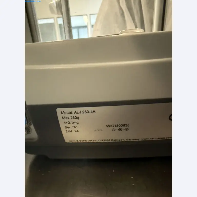 Instalações de produção e embalagem farmacêuticas / Equipamentos de laboratório e operacionais-3