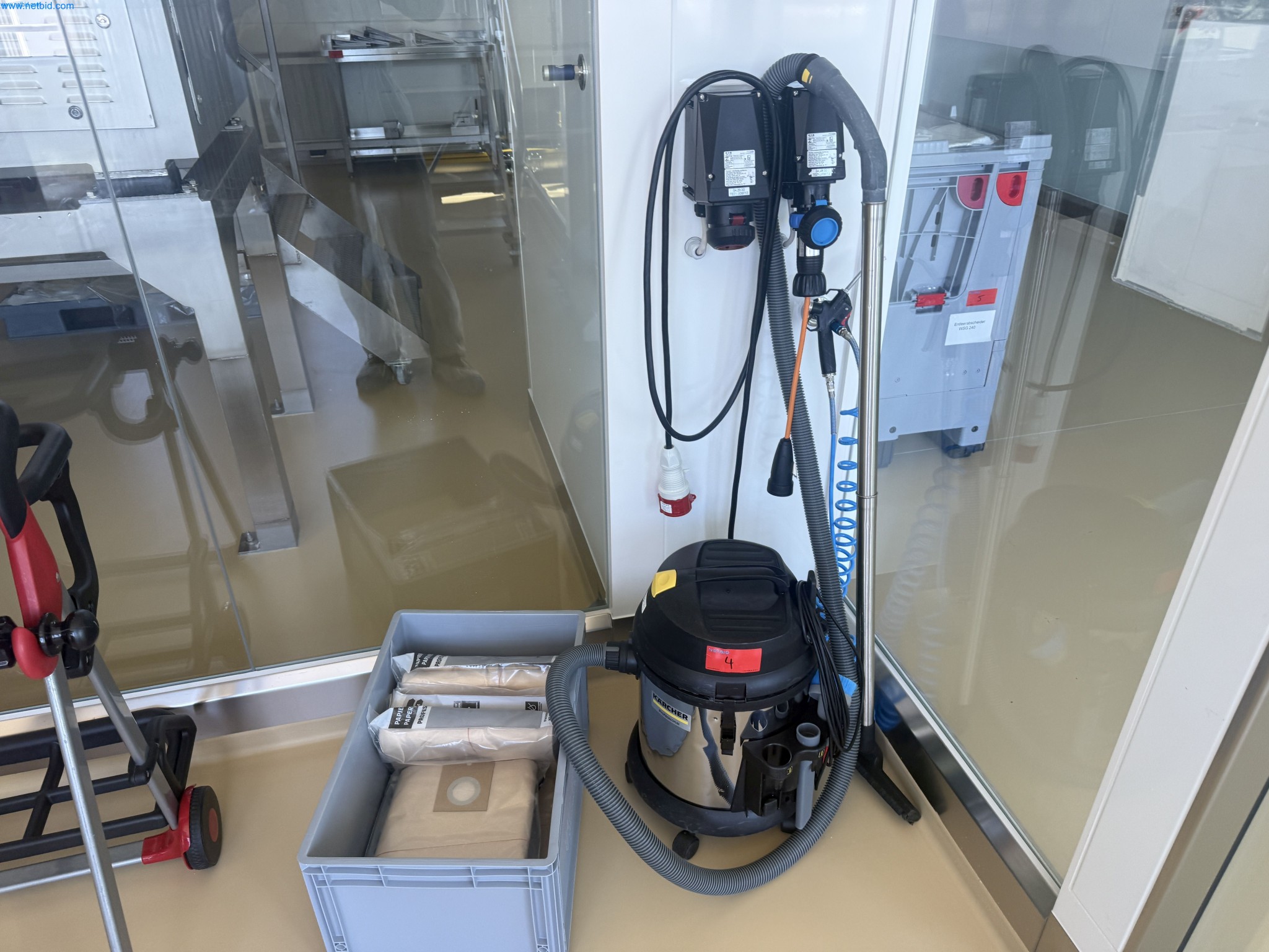 Instalações de produção e embalagem farmacêuticas / Equipamentos de laboratório e operacionais-2