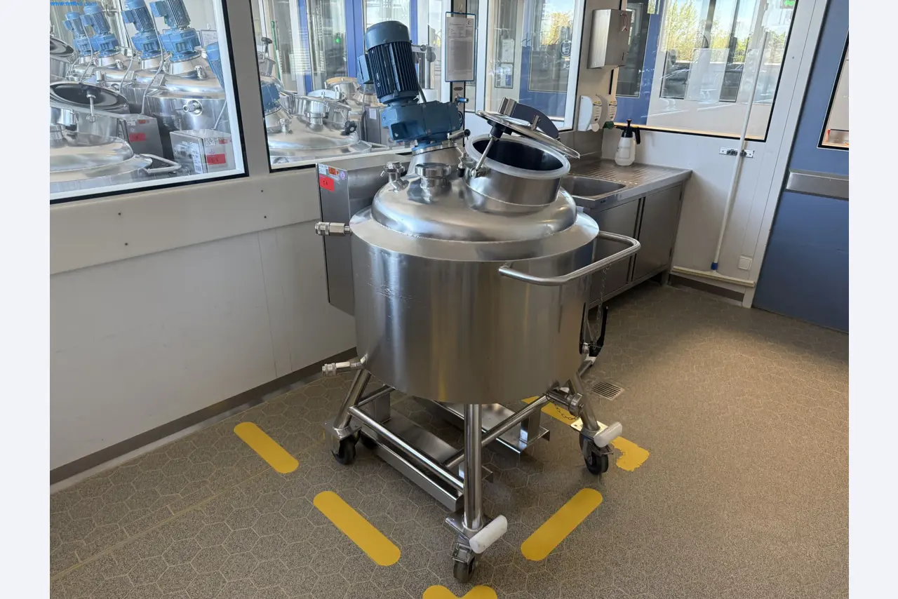 Instalações de produção e embalagem farmacêuticas / Equipamentos de laboratório e operacionais-1