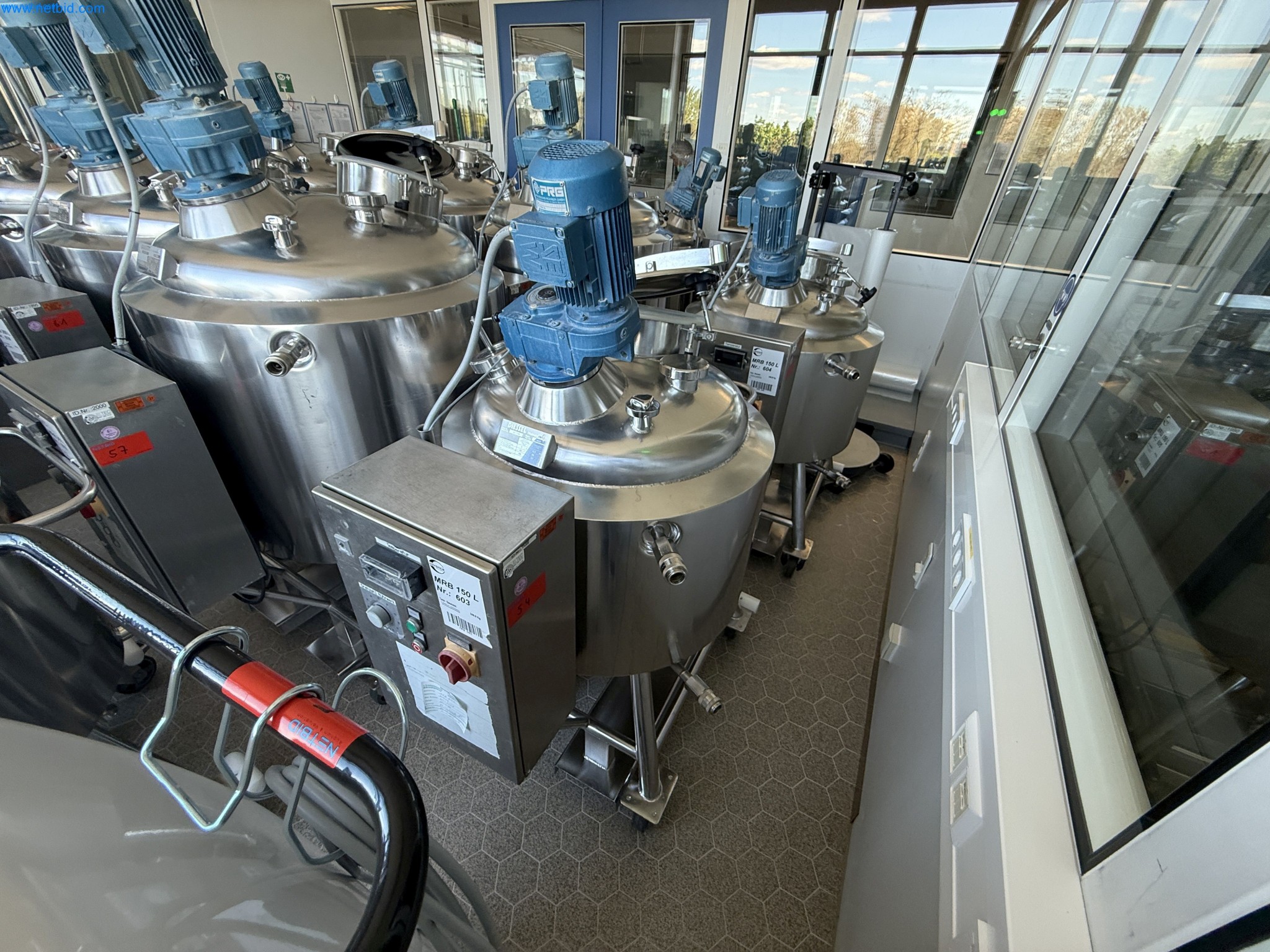 Instalações de produção e embalagem farmacêuticas / Equipamentos de laboratório e operacionais-2