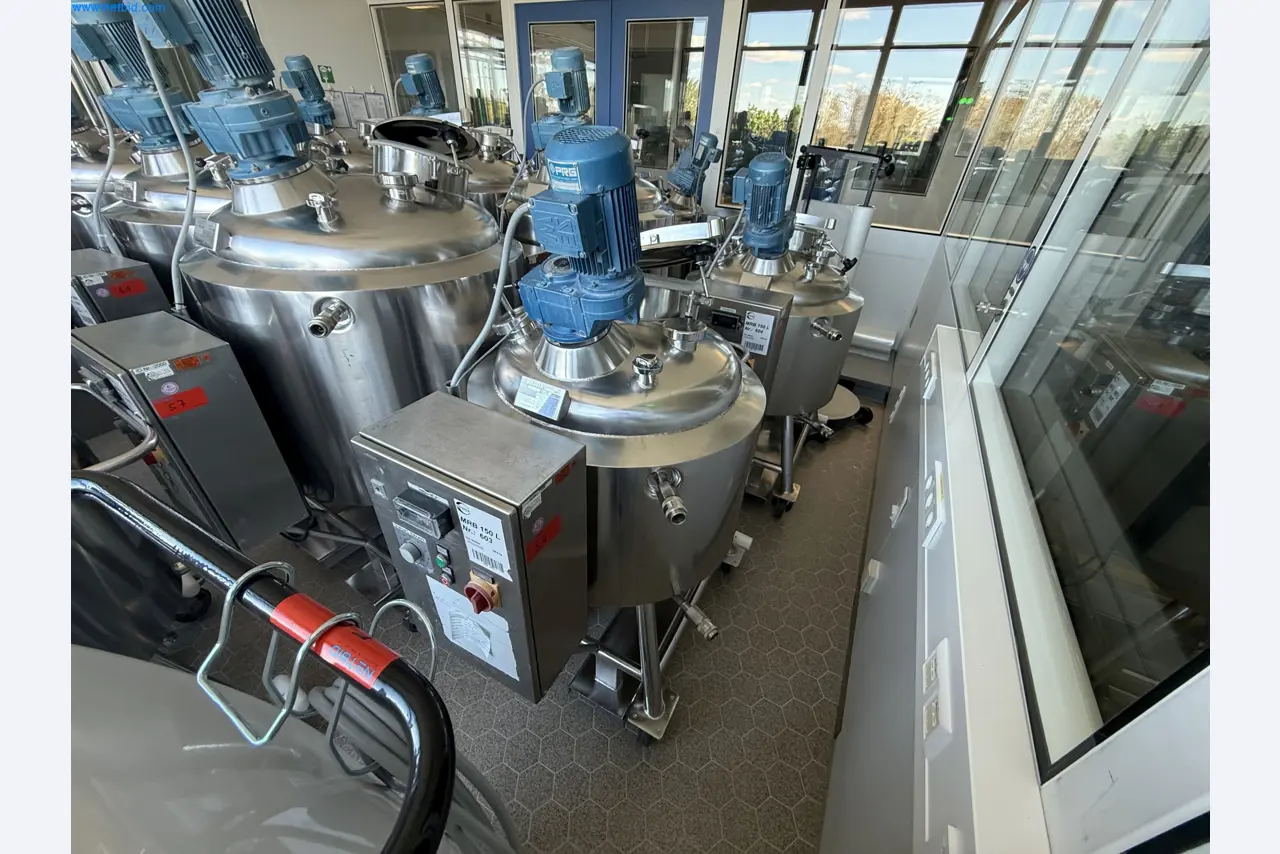 Instalações de produção e embalagem farmacêuticas / Equipamentos de laboratório e operacionais-2