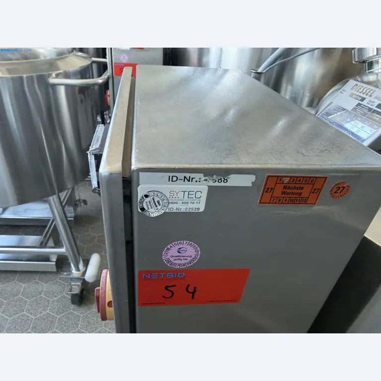 Instalações de produção e embalagem farmacêuticas / Equipamentos de laboratório e operacionais-4