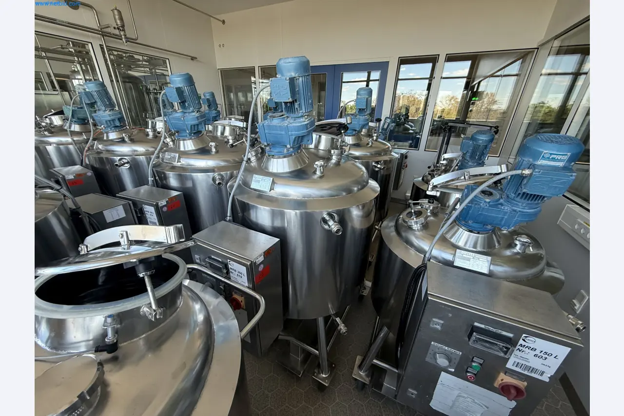 Instalações de produção e embalagem farmacêuticas / Equipamentos de laboratório e operacionais-1