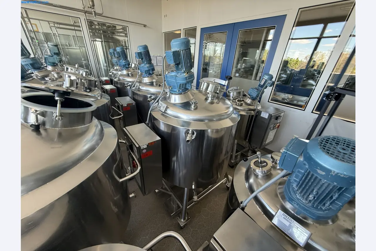 Instalações de produção e embalagem farmacêuticas / Equipamentos de laboratório e operacionais-1