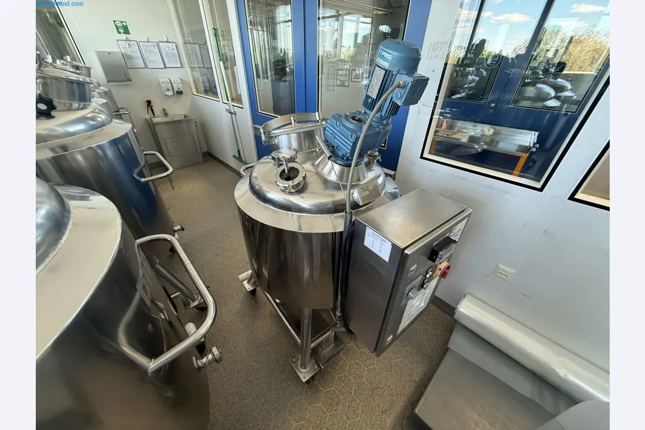 Instalações de produção e embalagem farmacêuticas / Equipamentos de laboratório e operacionais-1