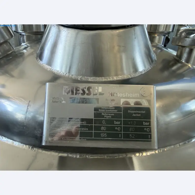 Instalações de produção e embalagem farmacêuticas / Equipamentos de laboratório e operacionais-3