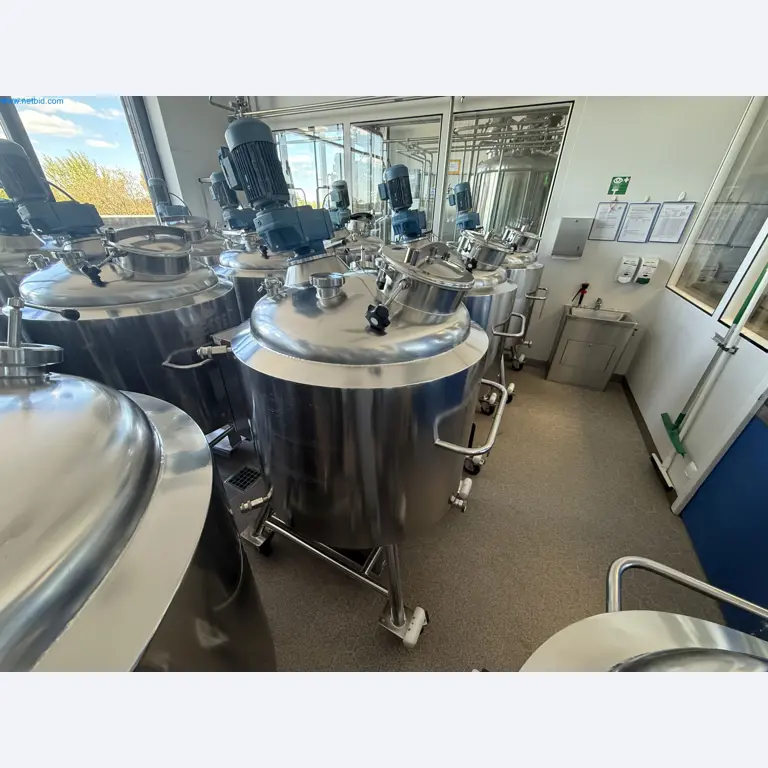 Instalações de produção e embalagem farmacêuticas / Equipamentos de laboratório e operacionais-1
