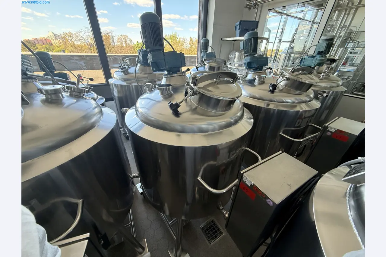 Instalações de produção e embalagem farmacêuticas / Equipamentos de laboratório e operacionais-1