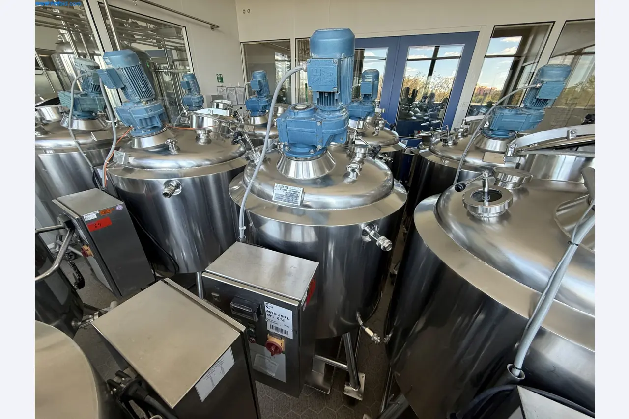 Instalações de produção e embalagem farmacêuticas / Equipamentos de laboratório e operacionais-2